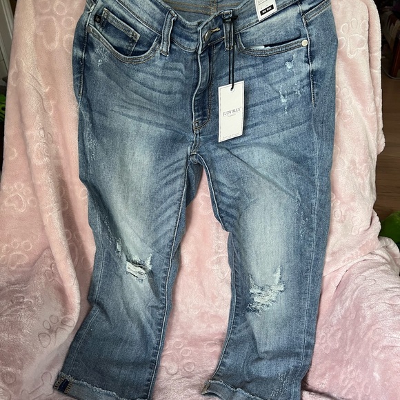 Judy Blue skinny distressed capris - Picture 5 of 5